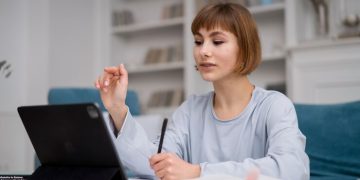 Бесконечное обучение: Ключевая важность профессионального развития учителей и педагогов в эпоху дистанционных курсов