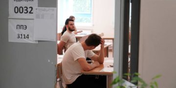 Мишустин: пересдать один предмет ЕГЭ по выбору можно будет 4 и 5 июля