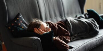 4 самые обычные позы, которые убивают ваш позвоночник