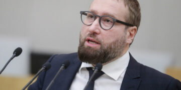 Депутат Леонов назвал запрет публичного упоминания запрещенных соцсетей «действием неумных взрослых»