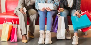 Эксперты назвали опасную для здоровья обувь. Она же часто самая удобная