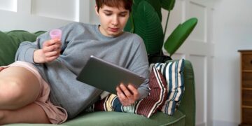 Читать онлайн или листать бумажные страницы