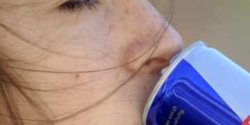 Подросткам запретят продажу энергетиков по всей России