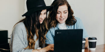 Психолог Шабельская посоветовала родителям хорошо подготовиться к разговорам о сексе