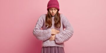 Врач рассказал, как избавиться от вздутия живота без лекарств