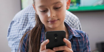 Зависимость детей от смартфонов снизилась почти на 10 процентов
