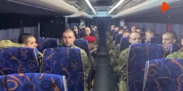 Борт с освобожденными из плена военными ВС РФ приземлился в России