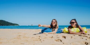 Врач Неронов рассказал о рисках, подстерегающих отдыхающих на пляжах