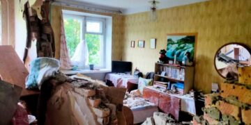 Два человека пострадали при взрыве газа в Псковской области