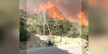 Кадры начала угрожающего Дюрсо природного пожара под Новороссийском