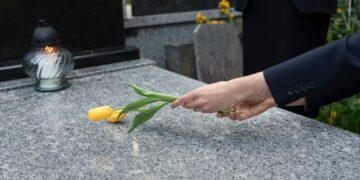 Организация похорон: Сотрудничество с Профессионалами для Достойного Прощания