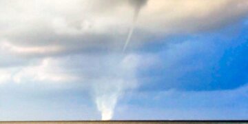 Жителей Сочи предупредили о вероятности формирования смерчей над морем