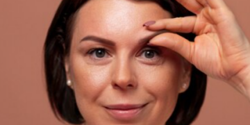 Подтяжка век: Когда она необходима и что нужно знать