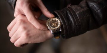 Продажа швейцарских часов: как быстро получить необходимую сумму