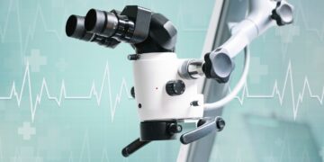Микроскопы для операций: незаметные помощники в мире медицины